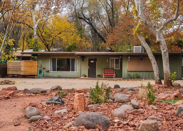12 Creekside Retreat - King Holiday home *