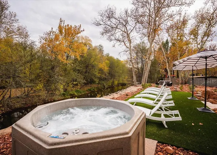 12 Creekside Retreat - King Holiday home *