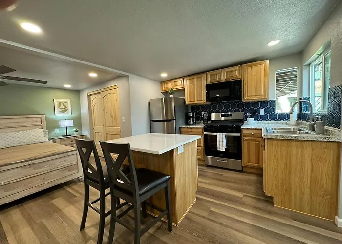 12 Creekside Retreat - King *