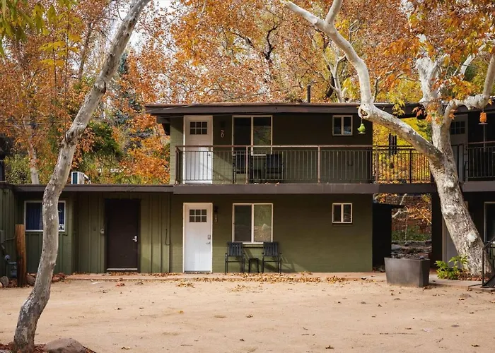 12 Creekside Retreat - King