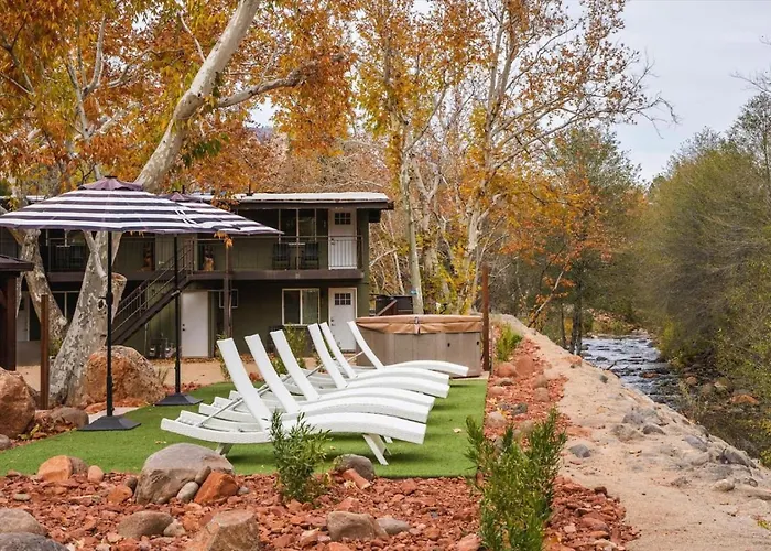 12 Creekside Retreat - King Holiday home