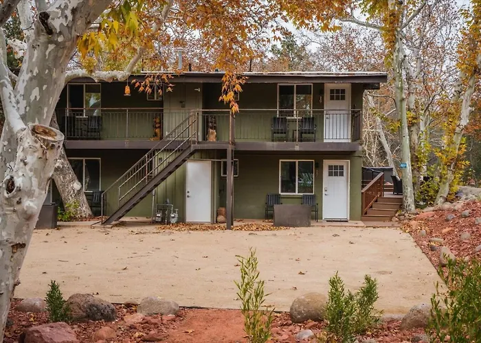 12 Creekside Retreat - King Holiday home