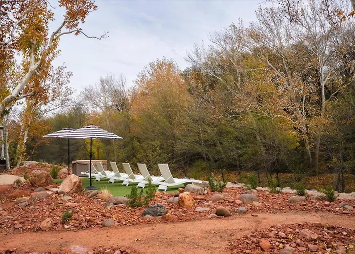 12 Creekside Retreat - King Holiday home